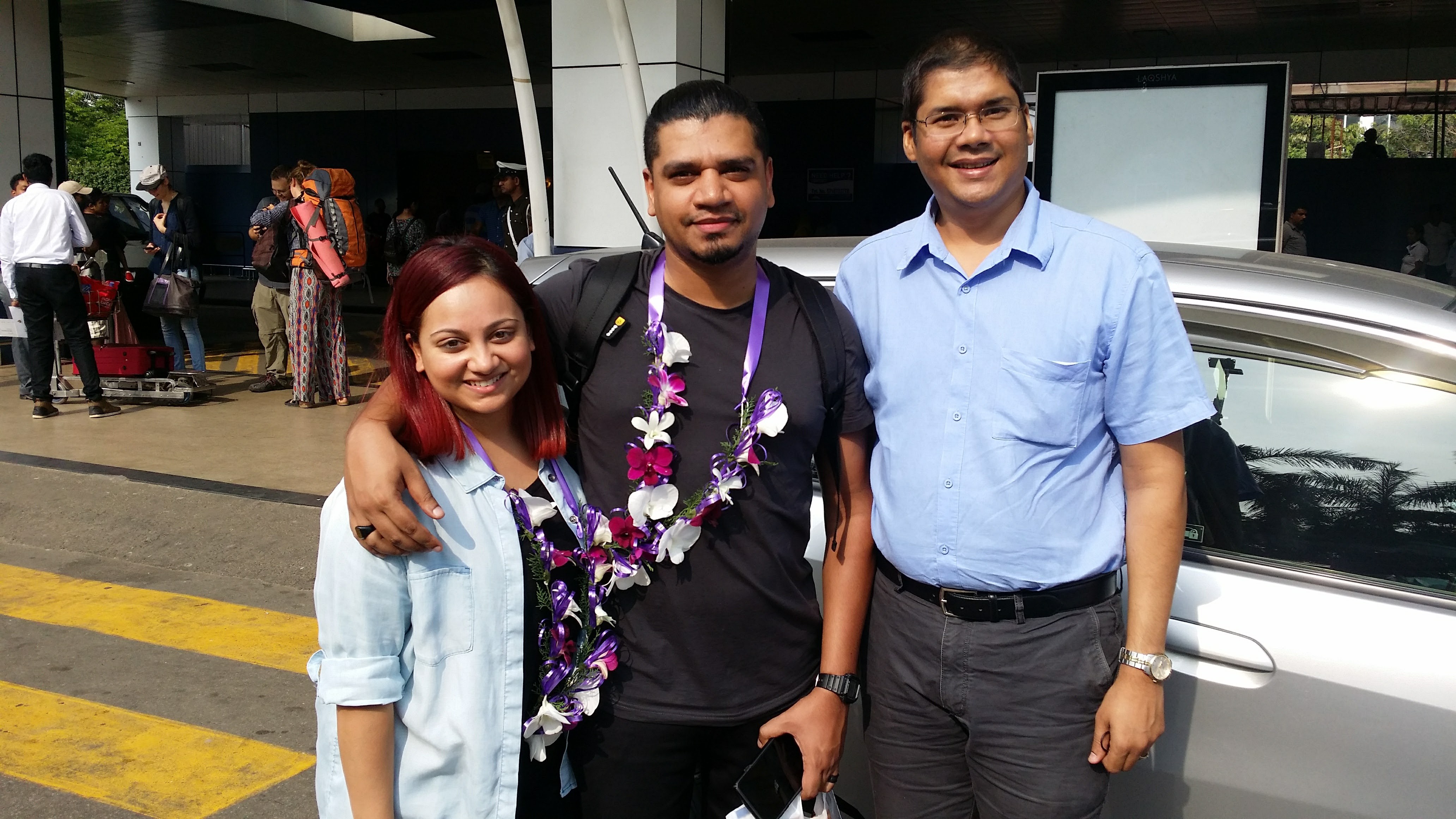 Warm Ed-Et welcome flower garlands at arrival