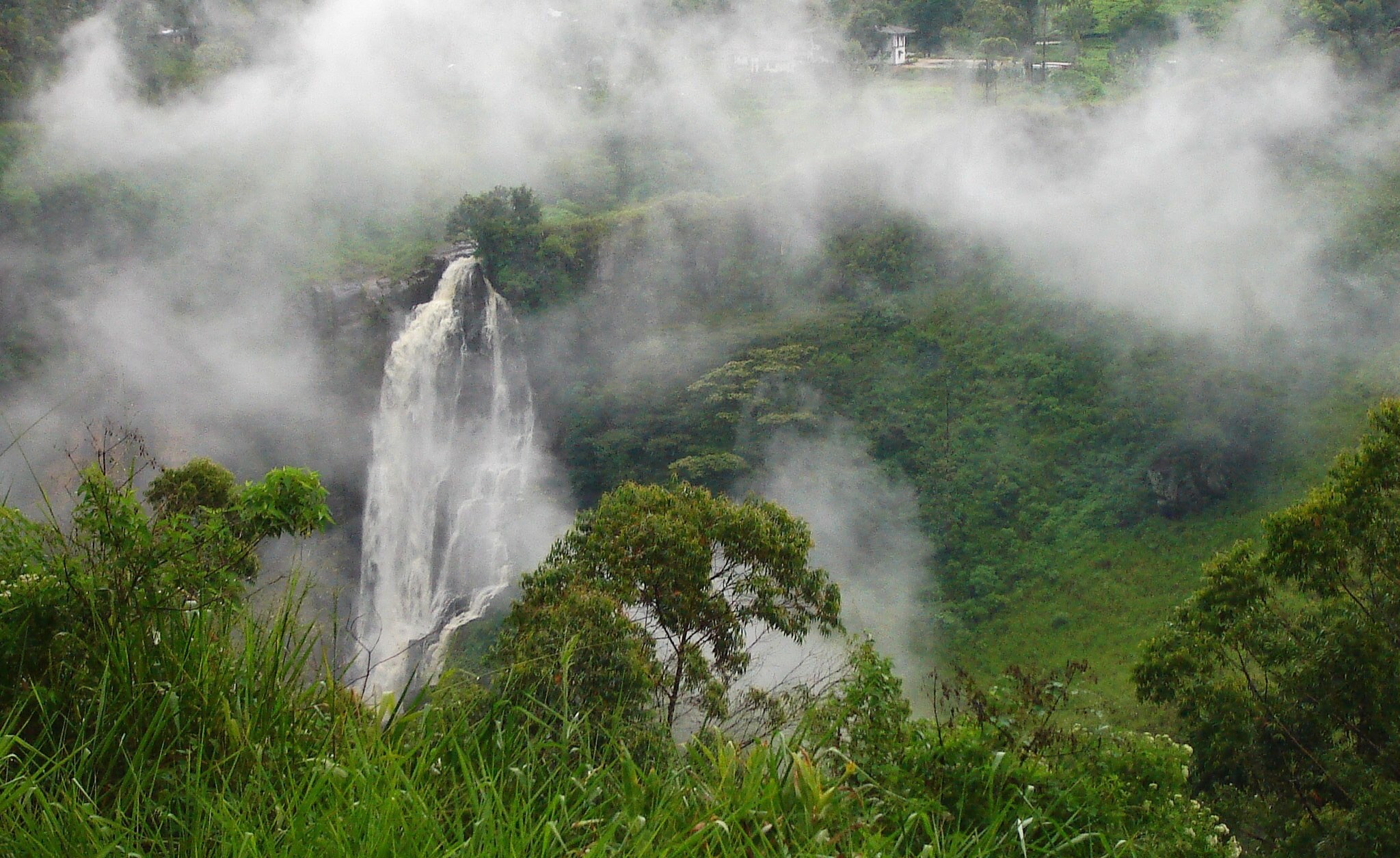 Laxapana Falls highland mist