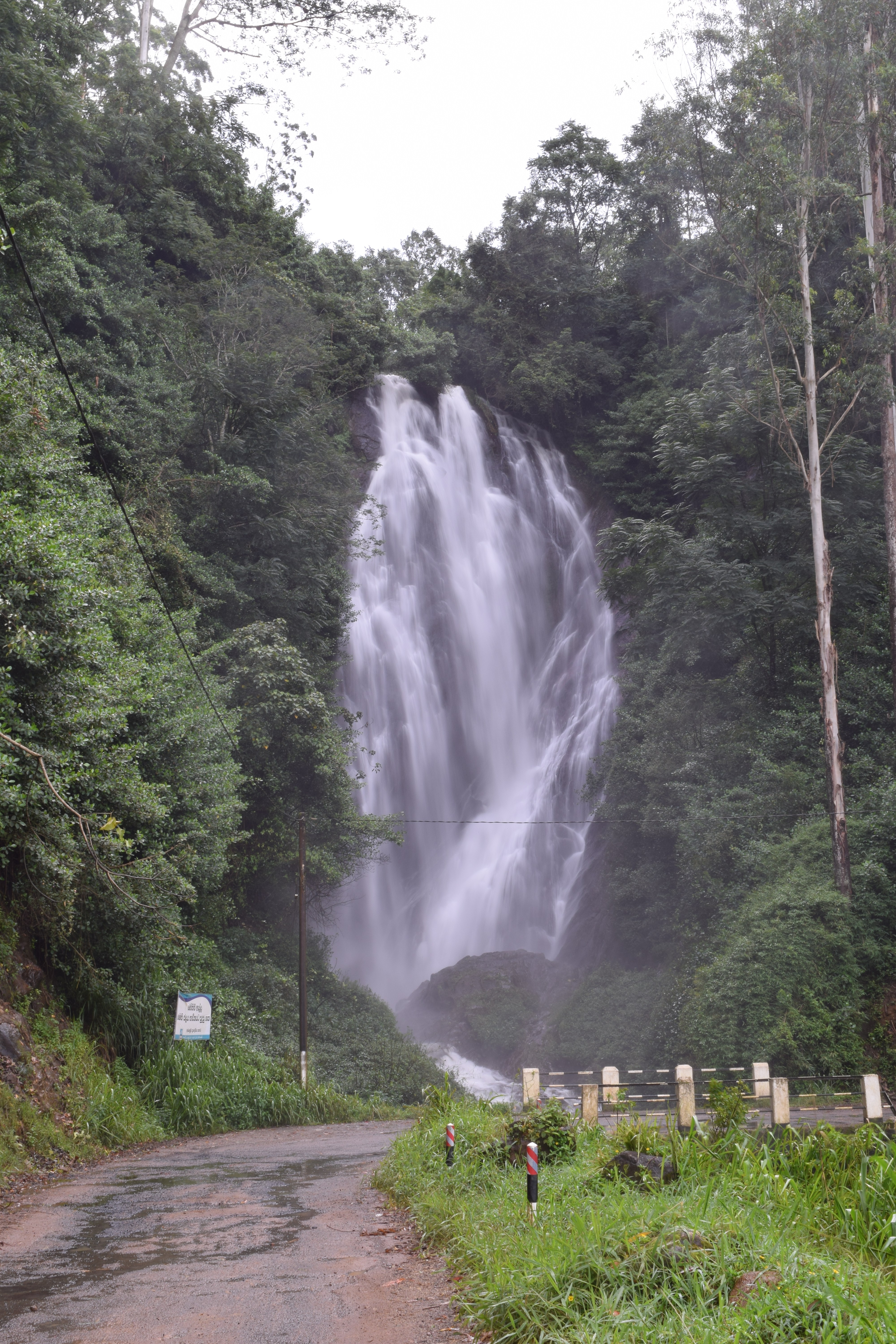 Rare waterfall near Maskeliya