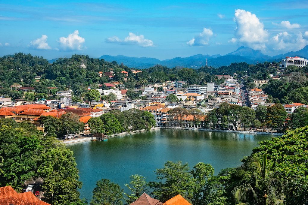 Kandy Lake — Sri Lanka's last royal capital