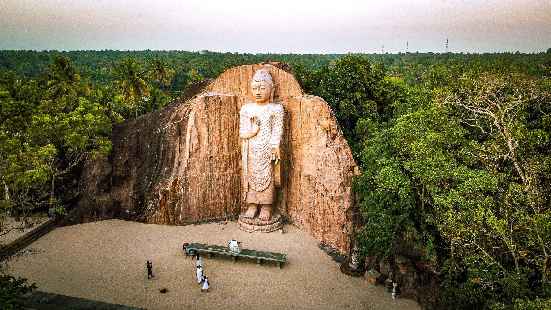 Aukana Buddha Sri Lanka