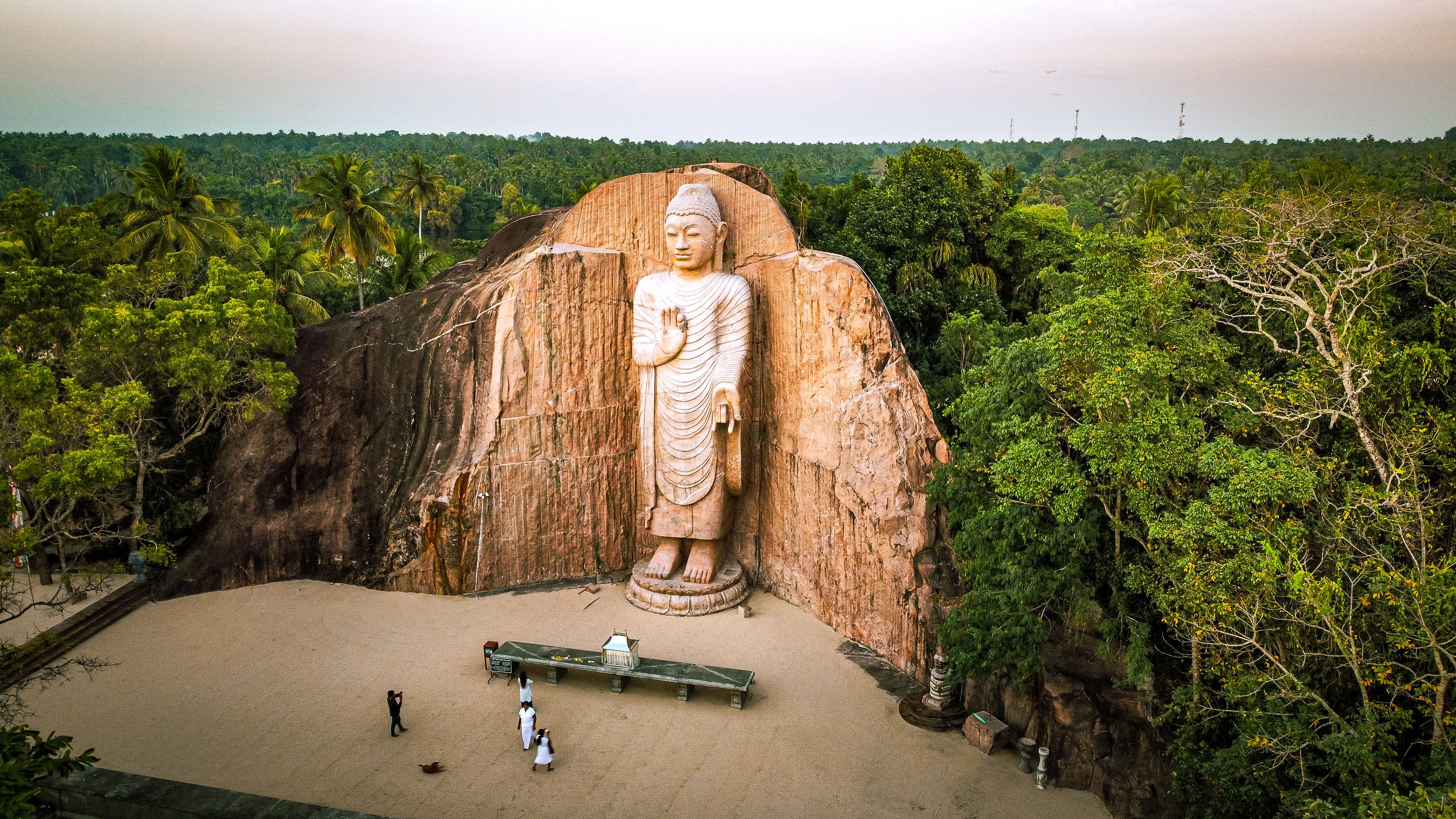 Aukana Buddha Sri Lanka